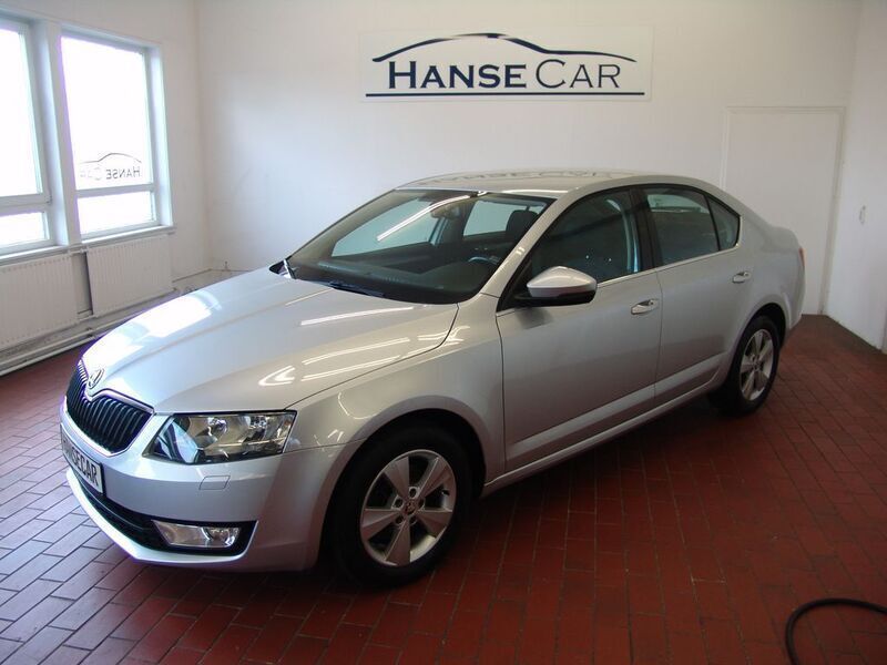 Silber Gebraucht 2015 Skoda Octavia Elegance Limousine | 11.490 € (Fairer Preis) - Bild 1/4
