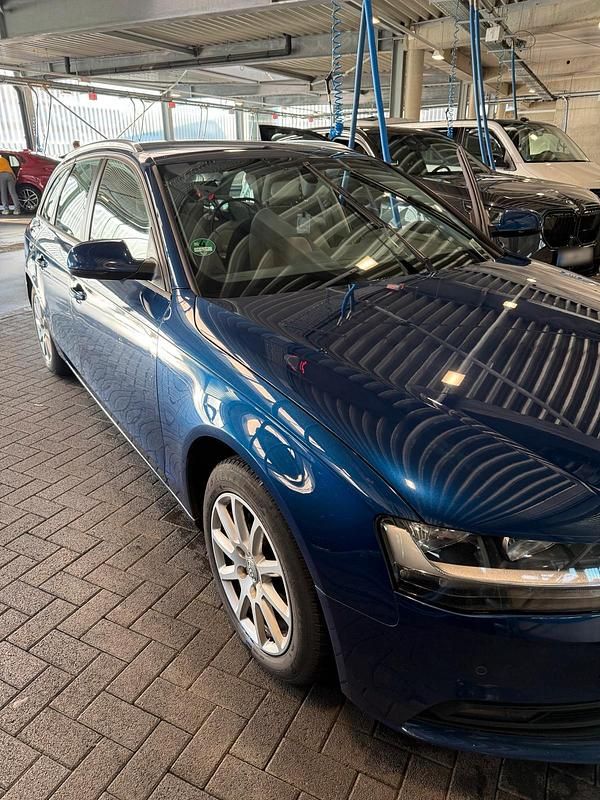 Gebraucht Audi A4 140 PS (102 kW) 2013 Blau Kombi