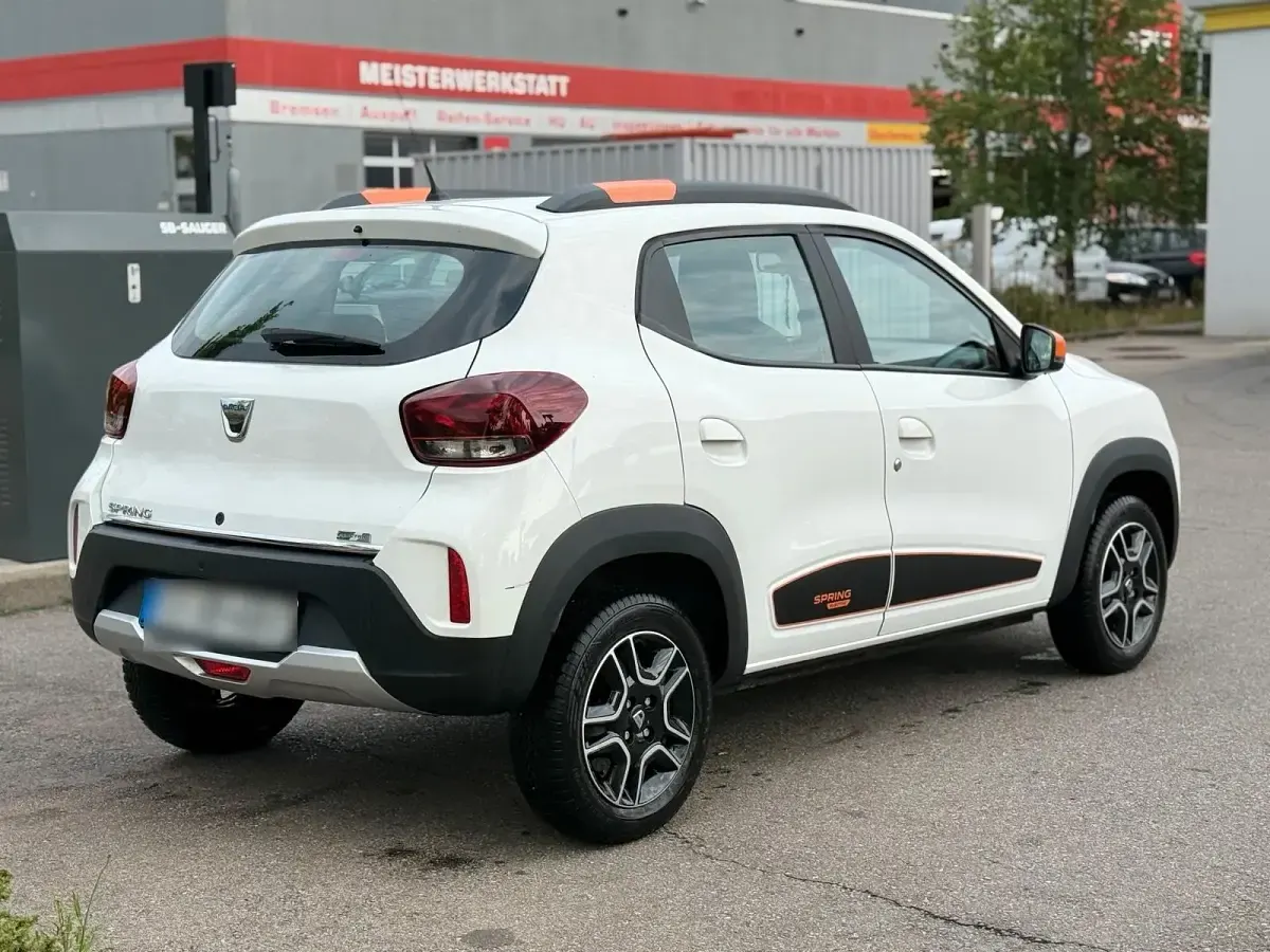Gebraucht Dacia Spring Comfort Plus 33 kW (45 PS) 2022 Weiß Kleinwagen