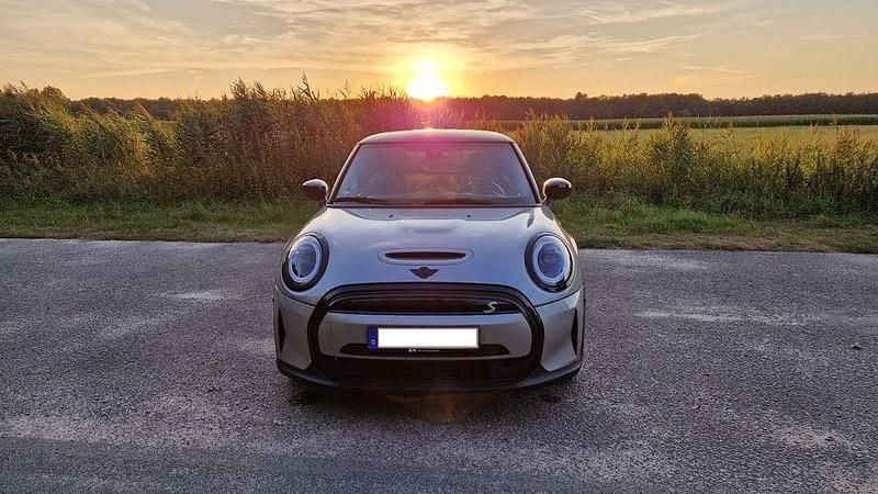 Silber Gebraucht 2023 Mini Cooper SE Premium Plus Kleinwagen | 21.790 € (Fairer Preis) - Bild 1/2