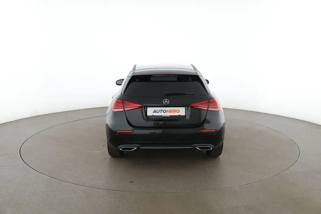 Gebraucht Mercedes A180 Progressive 150 PS (110 kW) 2022 Schwarz Limousine