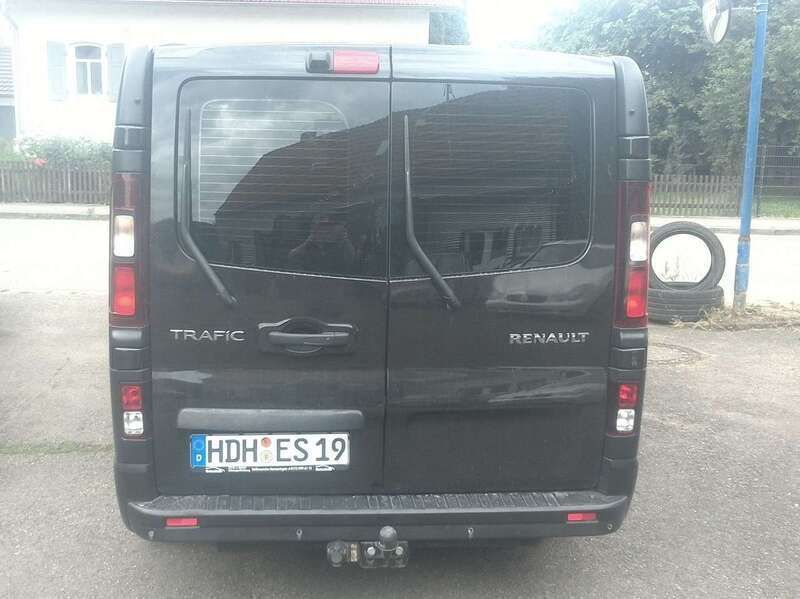 Schwarz Gebraucht 2015 Renault Trafic Expression Van | 13.449 € (Etwas zu teuer) - Bild 1/4
