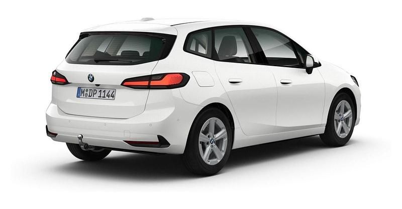 Gebraucht BMW 220 Active Tourer Luxury Line 163 PS (119 kW) 2025 Weiß Van / Kleinbus