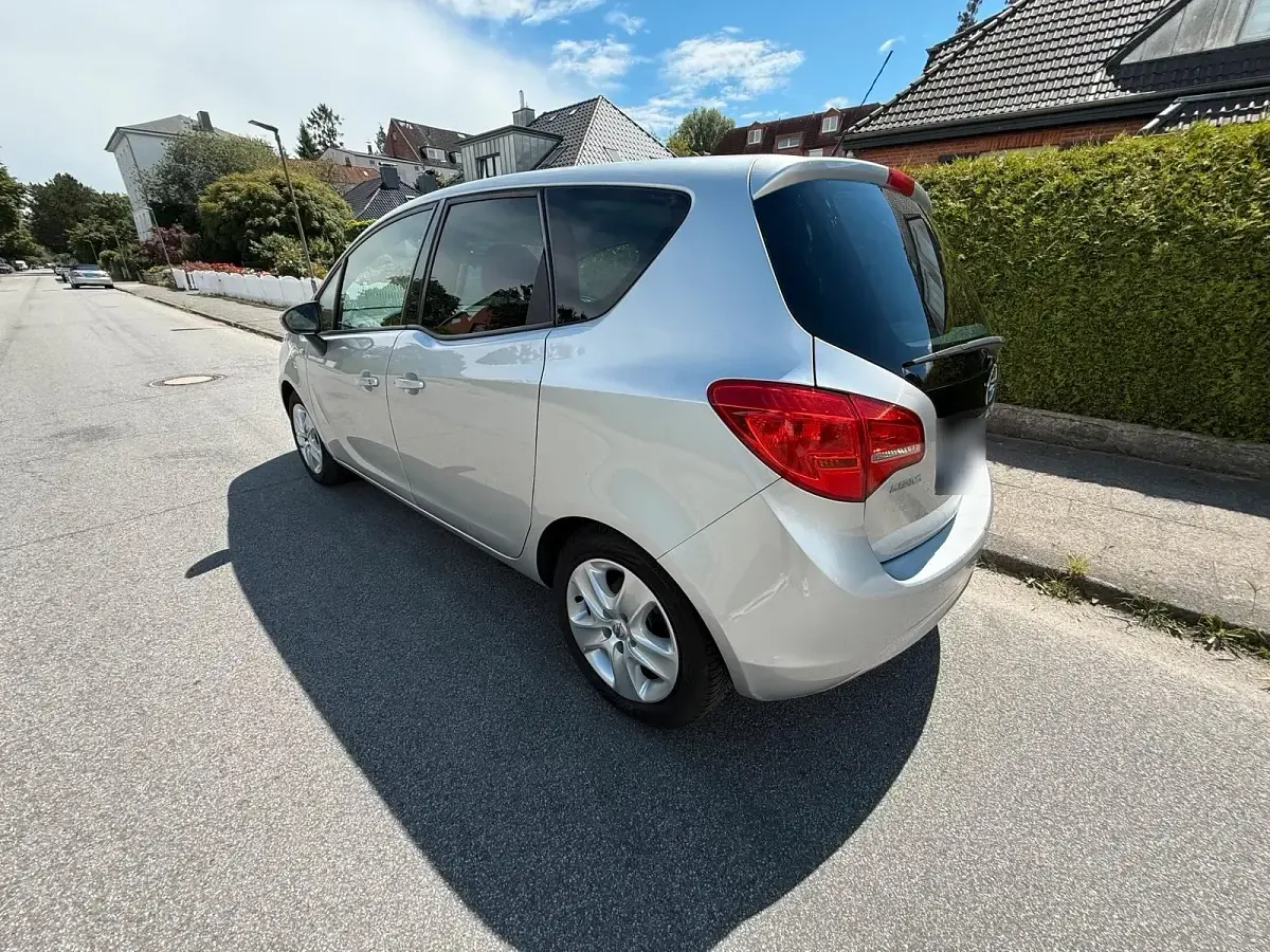 Gebraucht Opel Meriva 101 PS (74 kW) 2011 Silber Van / Kleinbus