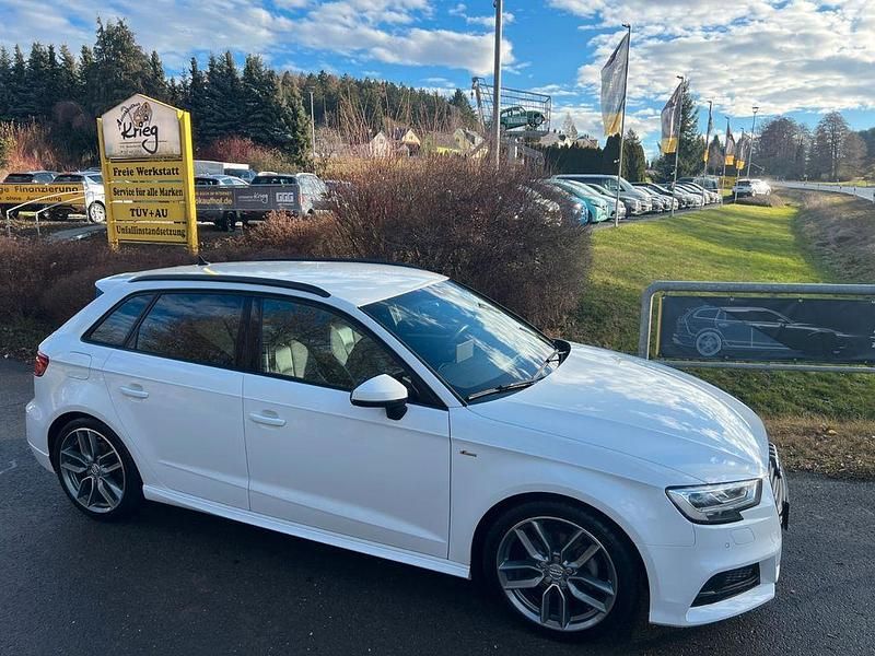 Weiß Gebraucht 2019 Audi A3 S-Line Limousine | 23.495 € (Fairer Preis) - Bild 1/4