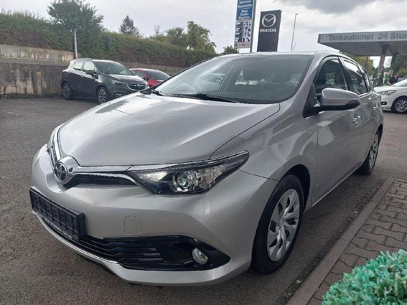 Silber Gebraucht 2016 Toyota Auris Comfort Limousine | 11.889 € (Fairer Preis) - Bild 1/4