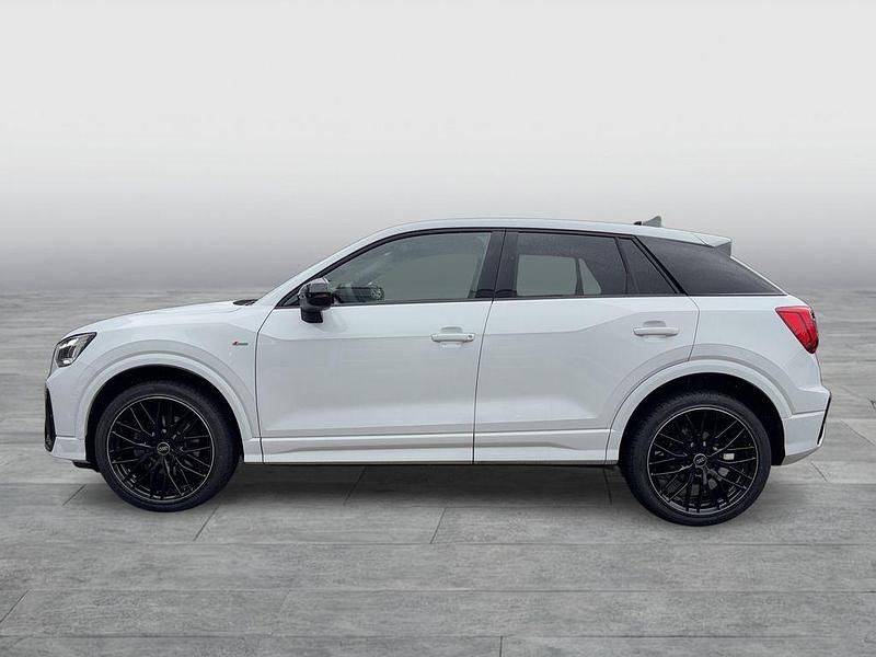Używany Audi Q2 Competition 150 KM (110 kW) 2025 Biały SUV