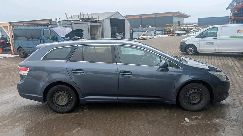Gebraucht Toyota Avensis T2 126 PS (92 kW) 2011 Blau Kombi