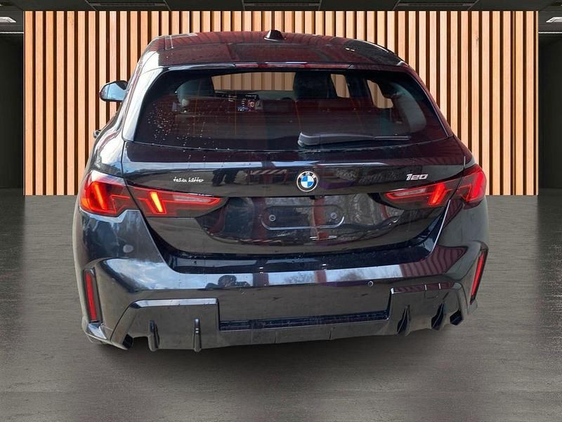 Gebraucht BMW 120 M Sport 170 PS (125 kW) 2024 Black sapphire Kleinwagen