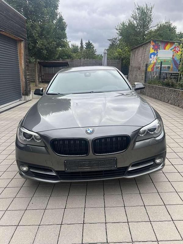 Grau Gebraucht 2014 BMW 520 Performance Limousine | 13.500 € (Fairer Preis) - Bild 1/4
