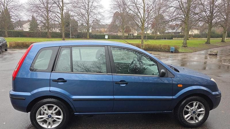 Gebraucht Ford Fusion 90 PS (66 kW) 2005 Blau Kleinwagen