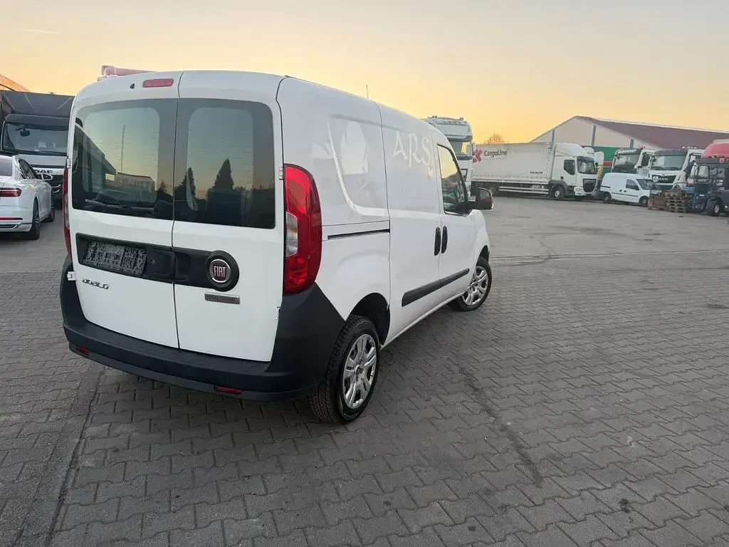 Gebraucht Fiat Doblò 95 PS (69 kW) 2019 Weiß Van / Kleinbus