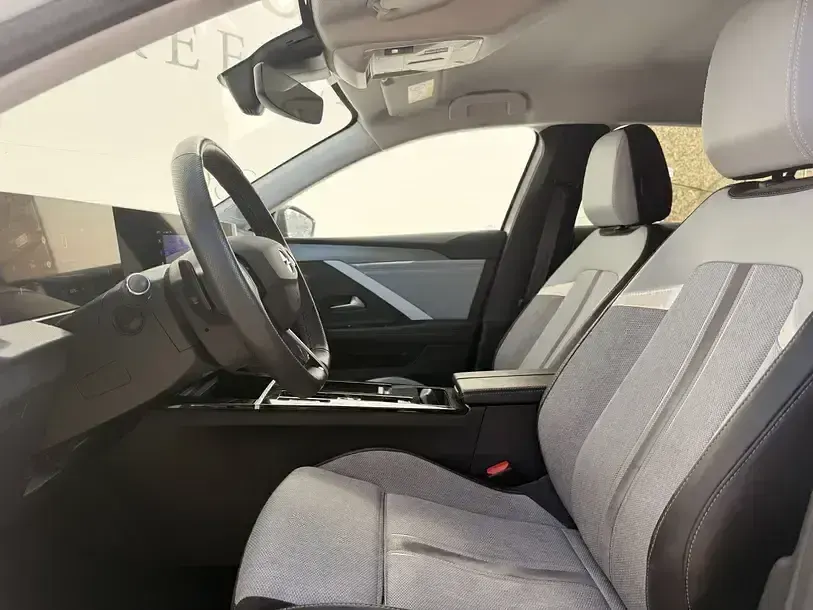 Gebraucht Opel Astra Business Elegance 131 PS (96 kW) 2024 Weiß Kleinwagen