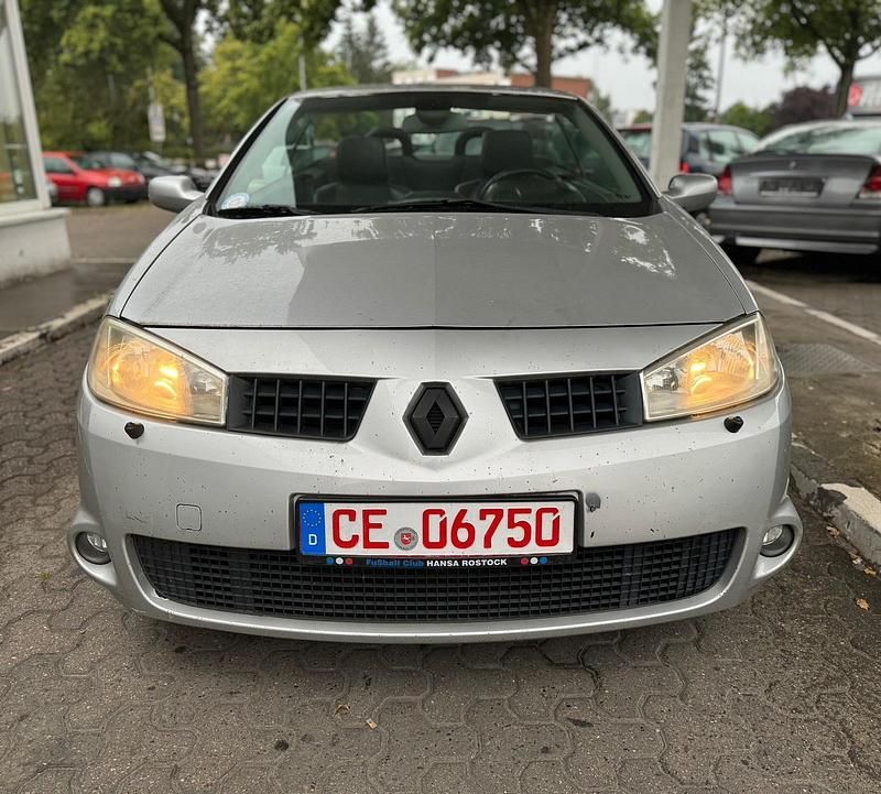 Grau Gebraucht 2005 Renault Mégane Cabriolet Cabrio | 1.290 € - Bild 1/4