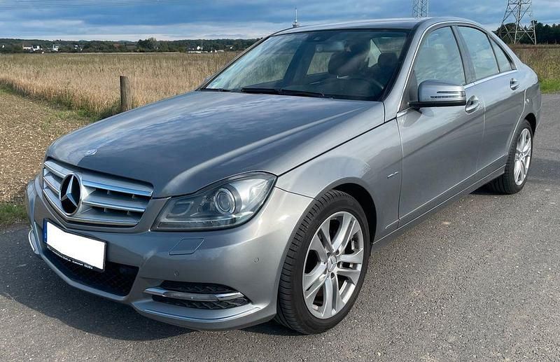 Silber Gebraucht 2011 Mercedes C220 Avantgarde Limousine | 7.700 € (Guter Preis) - Bild 1/4