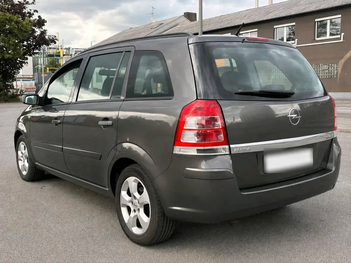 Gebraucht Opel Zafira 115 PS (84 kW) 2009 Braun Van / Kleinbus
