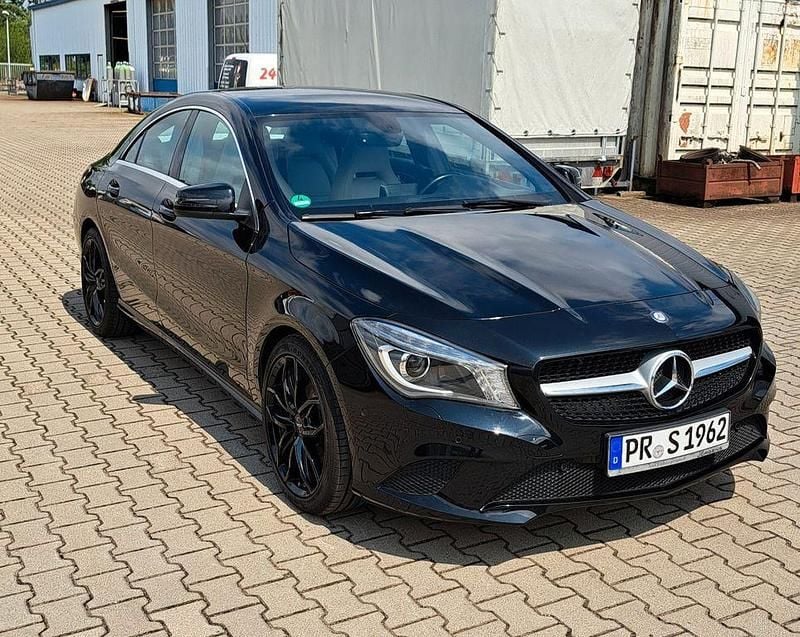Schwarz Gebraucht 2014 Mercedes CLA180 Edition Limousine | 13.800 € (Guter Preis) - Bild 1/4