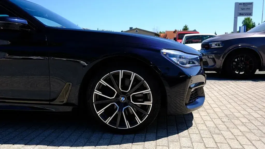 Gebraucht BMW 750 Sport Line 449 PS (330 kW) 2016 Schwarz Limousine