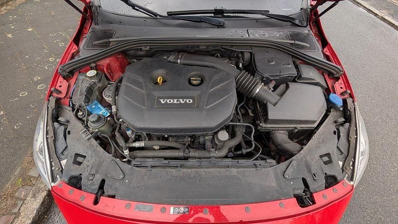 Gebraucht Volvo V60 R-Design 203 PS (149 kW) 2011 Rot Kombi