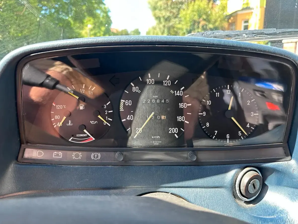 Gebraucht Mercedes 200 109 PS (80 kW) 1983 Weiß Limousine