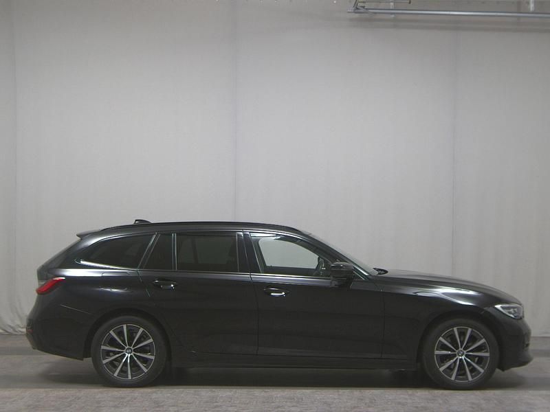 Schwarz Gebraucht 2020 BMW 320 Sport Line Kombi | 22.280 € (Guter Preis) - Bild 1/4