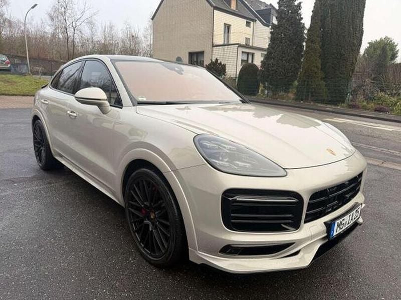 Grau Gebraucht 2021 Porsche Cayenne SUV | 95.900 € (Etwas zu teuer) - Bild 1/4