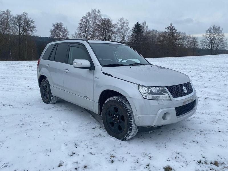 Gebraucht Suzuki Grand Vitara 129 PS (94 kW) 2011 Silber SUV