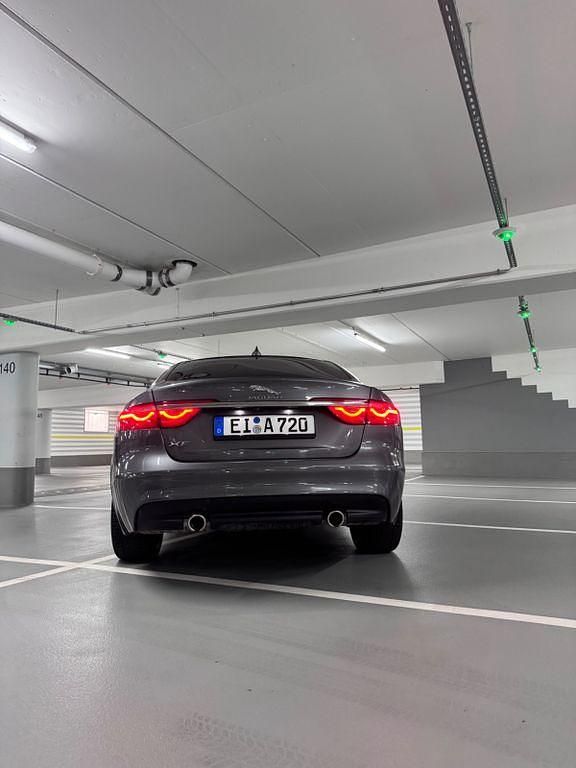 Gebraucht Jaguar XF Prestige 300 PS (220 kW) 2017 Grau Limousine