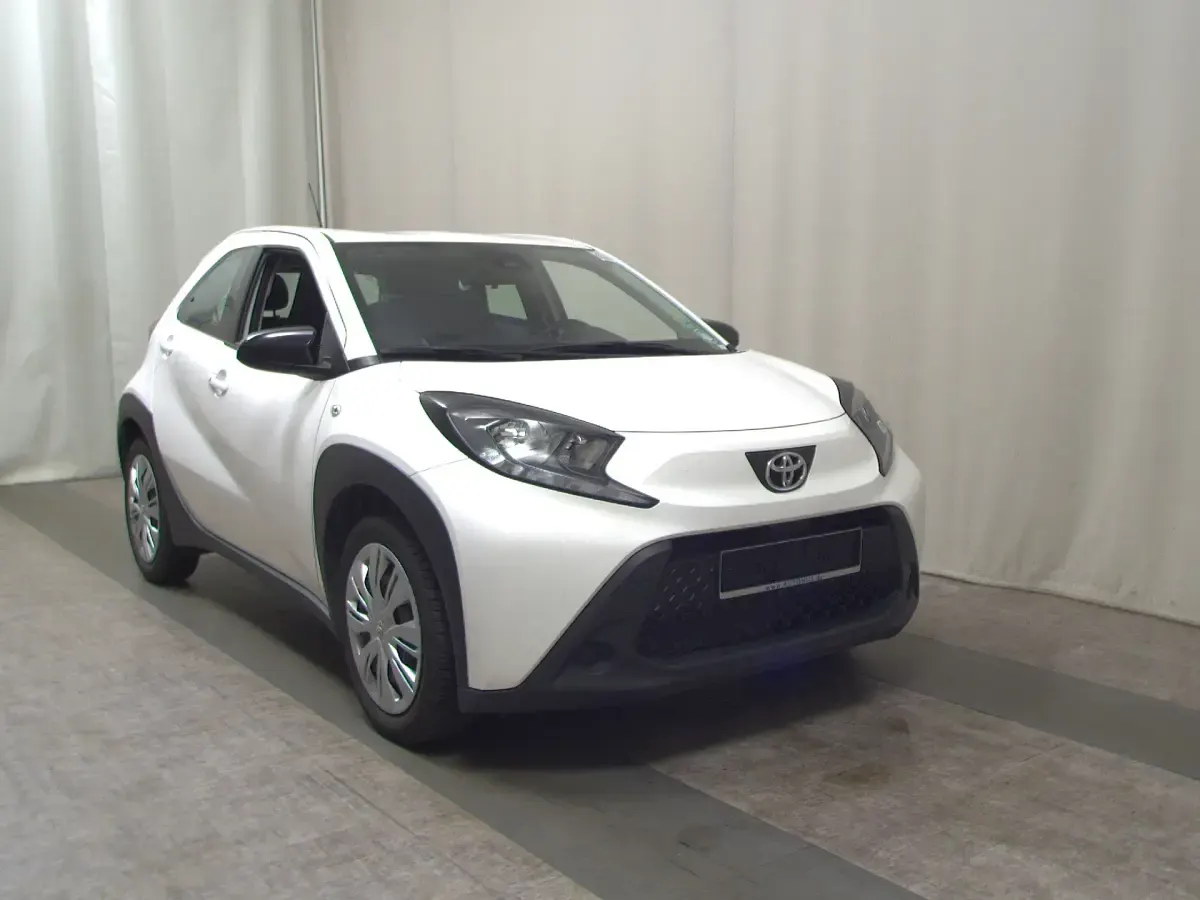 Gebraucht Toyota Aygo 72 PS (52 kW) 2023 Schneeweiß