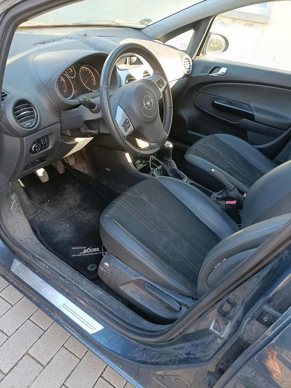 Usata Opel Corsa 85 CV (62 kW) 2012 Blu Utilitaria