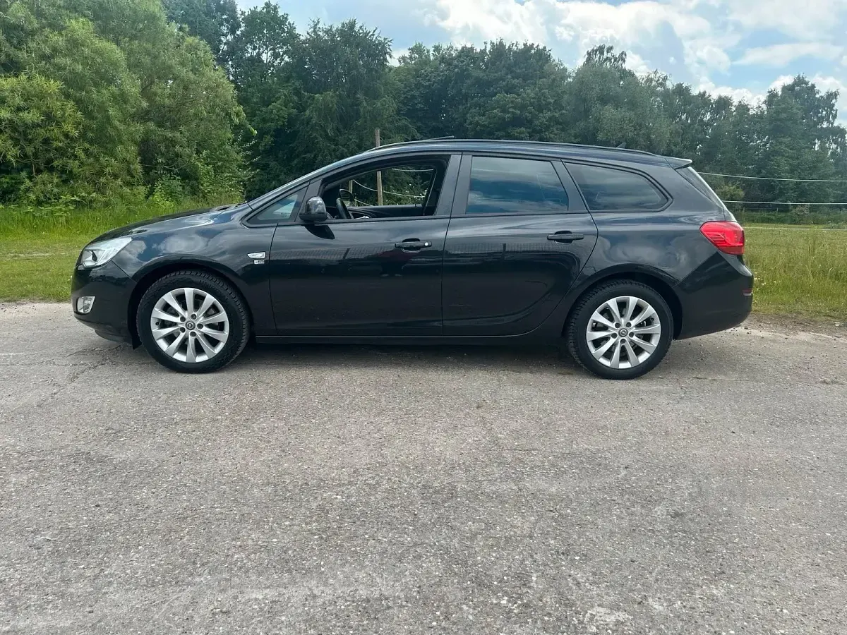 Gebraucht Opel Astra Edition 179 PS (131 kW) 2012 Schwarz Kombi