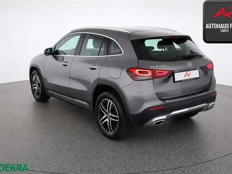 Gebraucht Mercedes GLA250 Progressive 224 PS (164 kW) 2020 Mountaingrau SUV