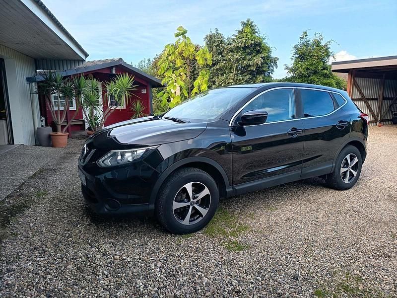 Schwarz Gebraucht 2015 Nissan Qashqai SUV | 11.490 € (Fairer Preis) - Bild 1/4