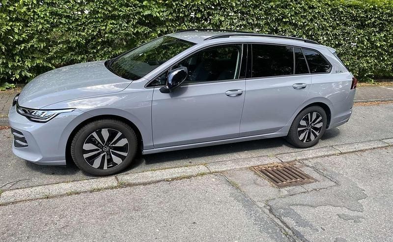 Grau Gebraucht 2024 VW Golf VIII Goal Kombi | 27.500 € (Superpreis) - Bild 1/4