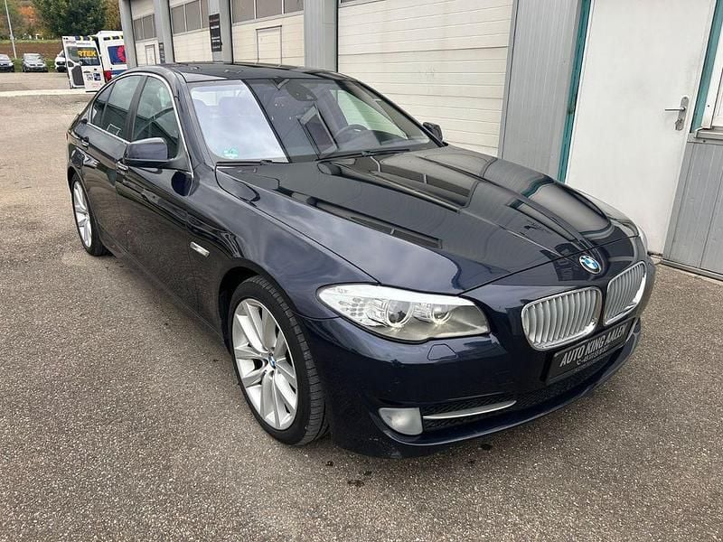 Blau Gebraucht 2011 BMW 550 Limousine | 13.789 € (Superpreis) - Bild 1/4