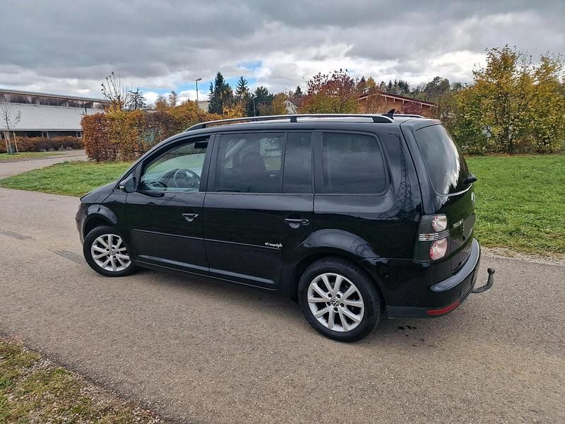 Schwarz Gebraucht 2009 VW Touran Freestyle Van / Kleinbus | 4.200 € (Guter Preis) - Bild 1/4