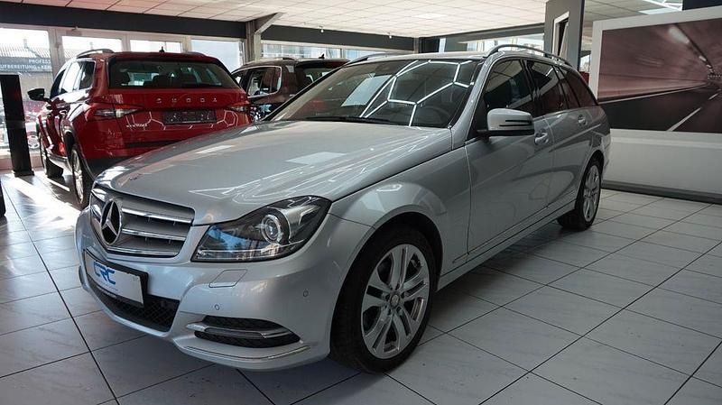 Gebraucht Mercedes C250 204 PS (150 kW) 2014 Silber Limousine