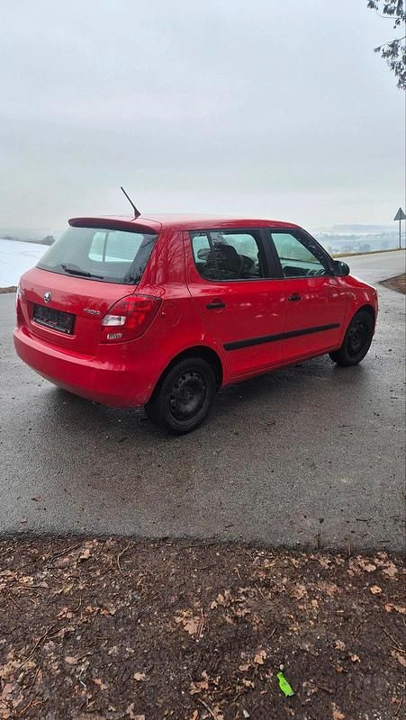 Gebraucht Skoda Fabia 60 PS (44 kW) 2013 Rot Kleinwagen