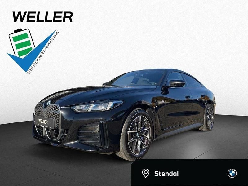 Black sapphire (schwarz) Gebraucht 2025 BMW i4 M Sport Limousine | 46.950 € (Superpreis) - Bild 1/3