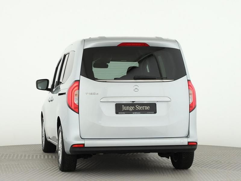 Gebraucht Mercedes T180 Progressive 116 PS (85 kW) 2022 Silber Van / Kleinbus