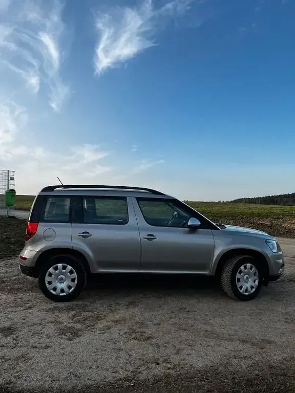 Gebraucht Skoda Yeti 105 PS (77 kW) 2015 Beige SUV