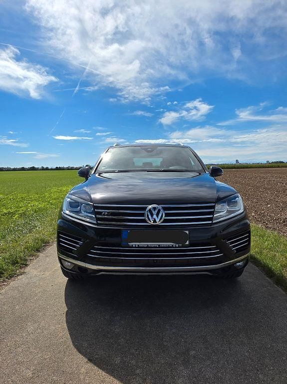 Schwarz Gebraucht 2017 VW Touareg Executive SUV | 29.999 € (Fairer Preis) - Bild 1/4