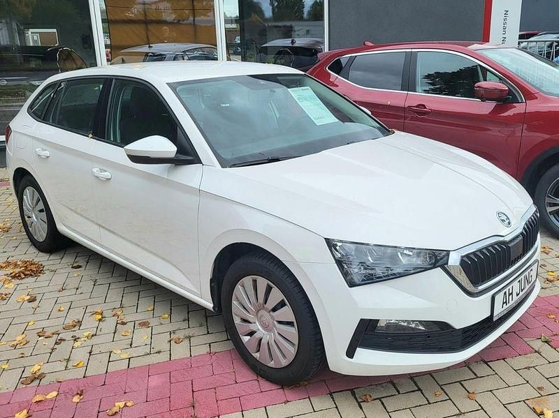 Weiß Gebraucht 2019 Skoda Scala Ambition Kleinwagen | 12.450 € (Superpreis) - Bild 1/4