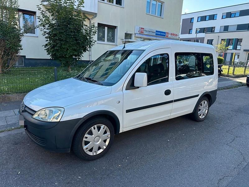 Second-hand Opel Combo 97 CP (71 kW) 2006 Alb Monovolum