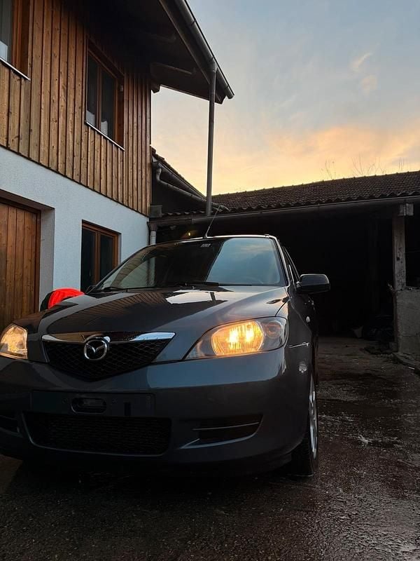 Silber Gebraucht 2003 Mazda 2 Kleinwagen | 1.000 € (Guter Preis) - Bild 1/4