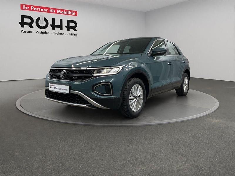 Gebraucht VW T-Roc Basis 110 PS (80 kW) 2023 Petroleum blue metallic SUV