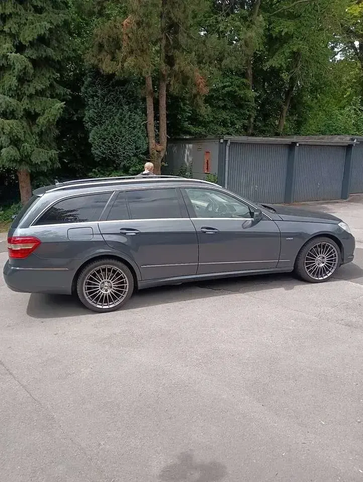 Gebraucht Mercedes E250 Elegance 204 PS (150 kW) 2010 Kombi