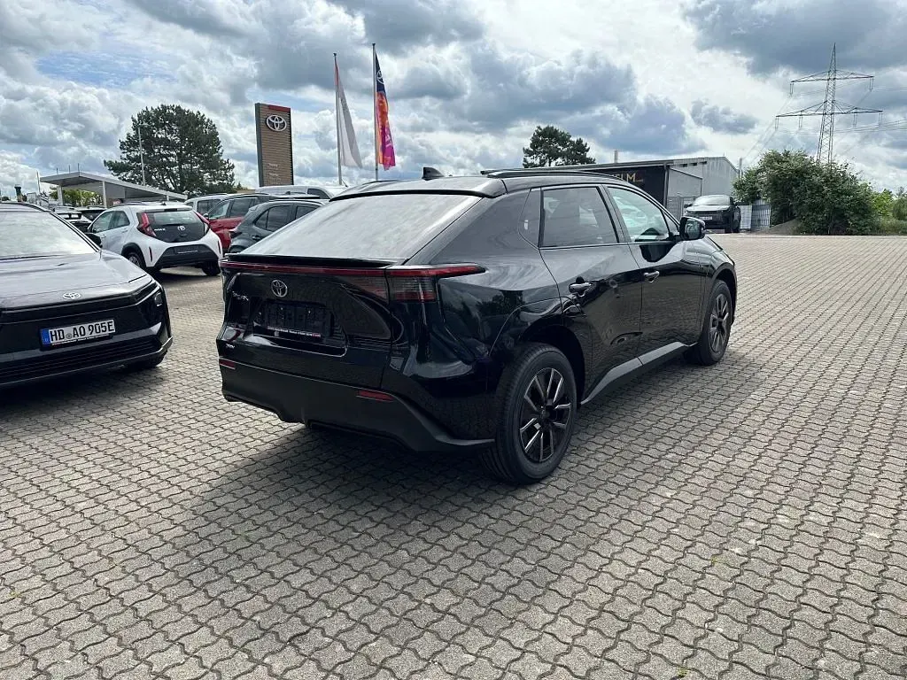 Neu Toyota bZ4X 150 kW (204 PS) 2026 Schwarz SUV