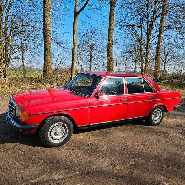 Rot Gebraucht 1979 Mercedes 300 Limousine | 17.900 € - Bild 1/4