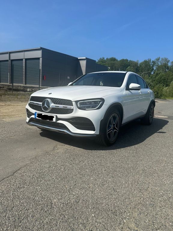 Weiß Gebraucht 2020 Mercedes GLC200 AMG line SUV | 38.990 € (Fairer Preis) - Bild 1/4
